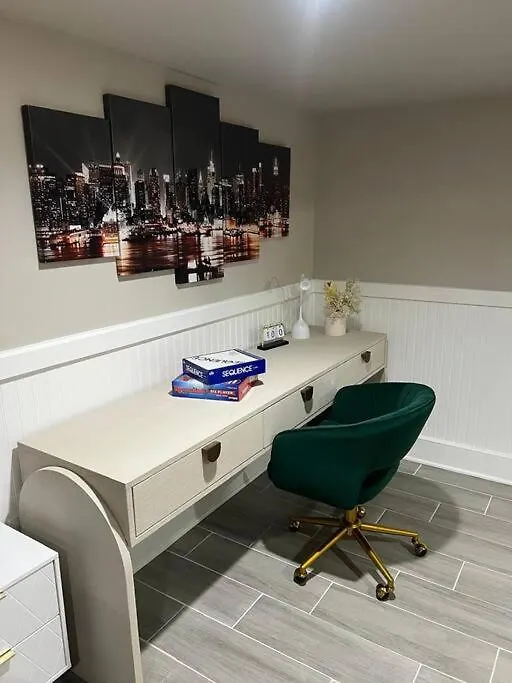 Apartment In Newark United States