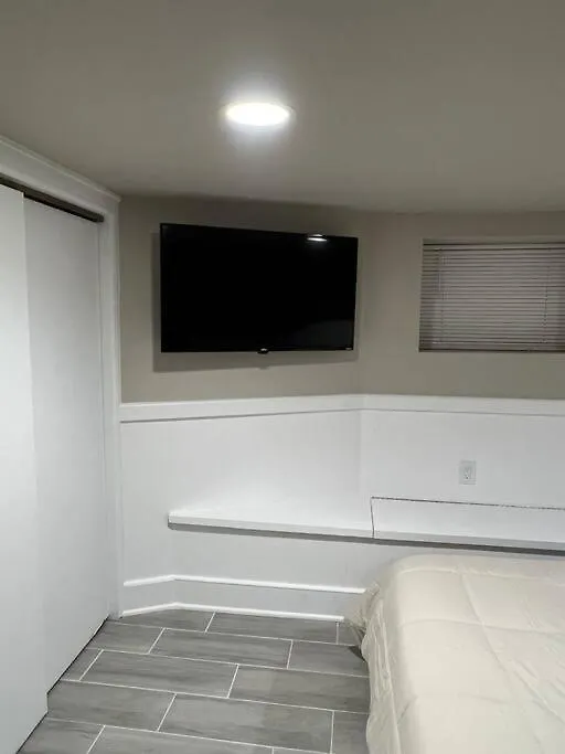 Apartment In Newark United States