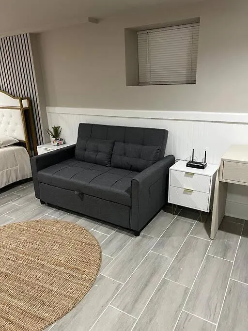 Apartment In Newark