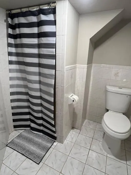 Apartment In Newark
