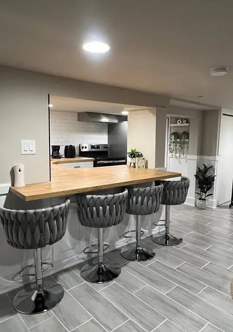 Apartment In Newark